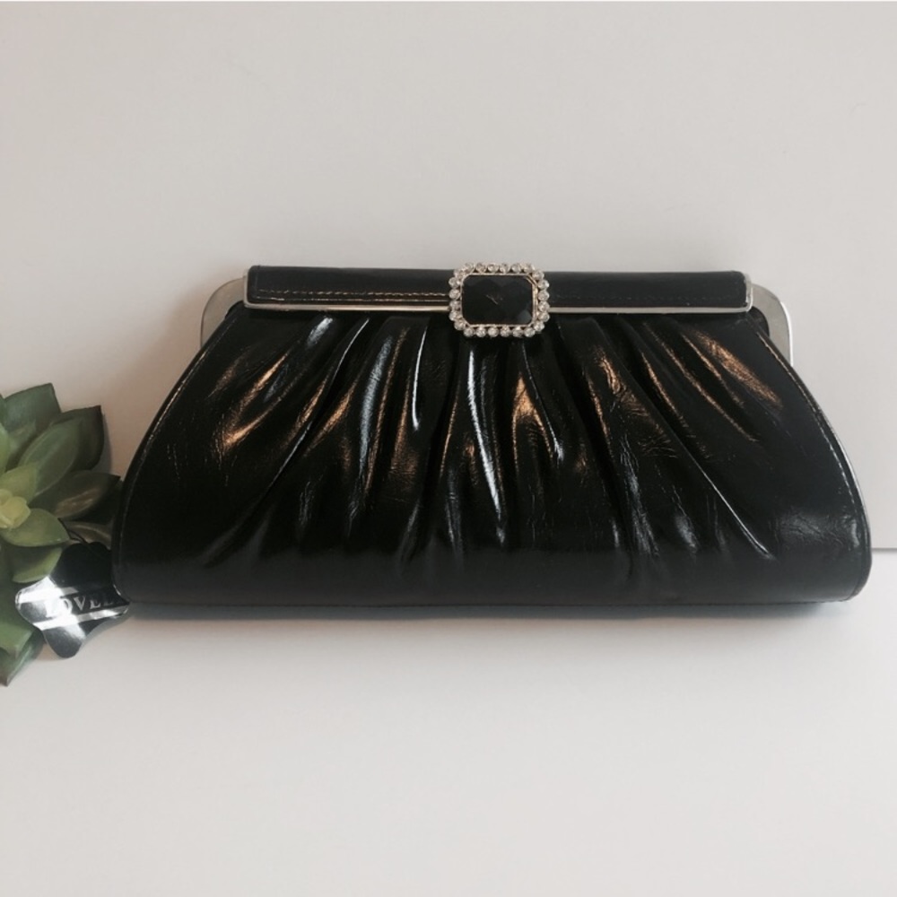 Black clutch